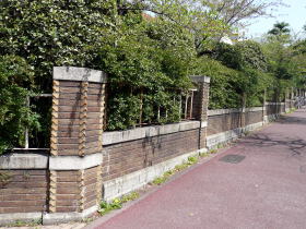 旧県立愛知病院通用門及び外塀の写真